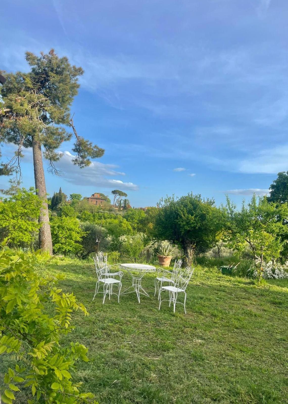 Casa Ezio Marchi - Due Appartamenti E Una Family Suite Bettolle Exterior foto