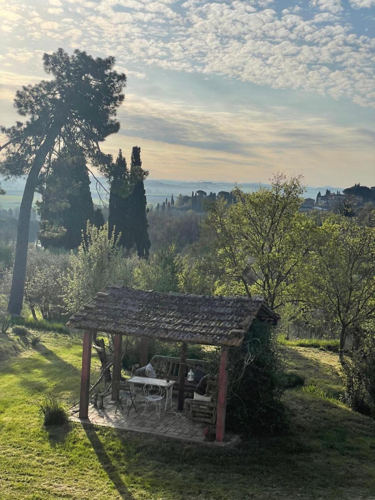 Casa Ezio Marchi - Due Appartamenti E Una Family Suite Bettolle Exterior foto