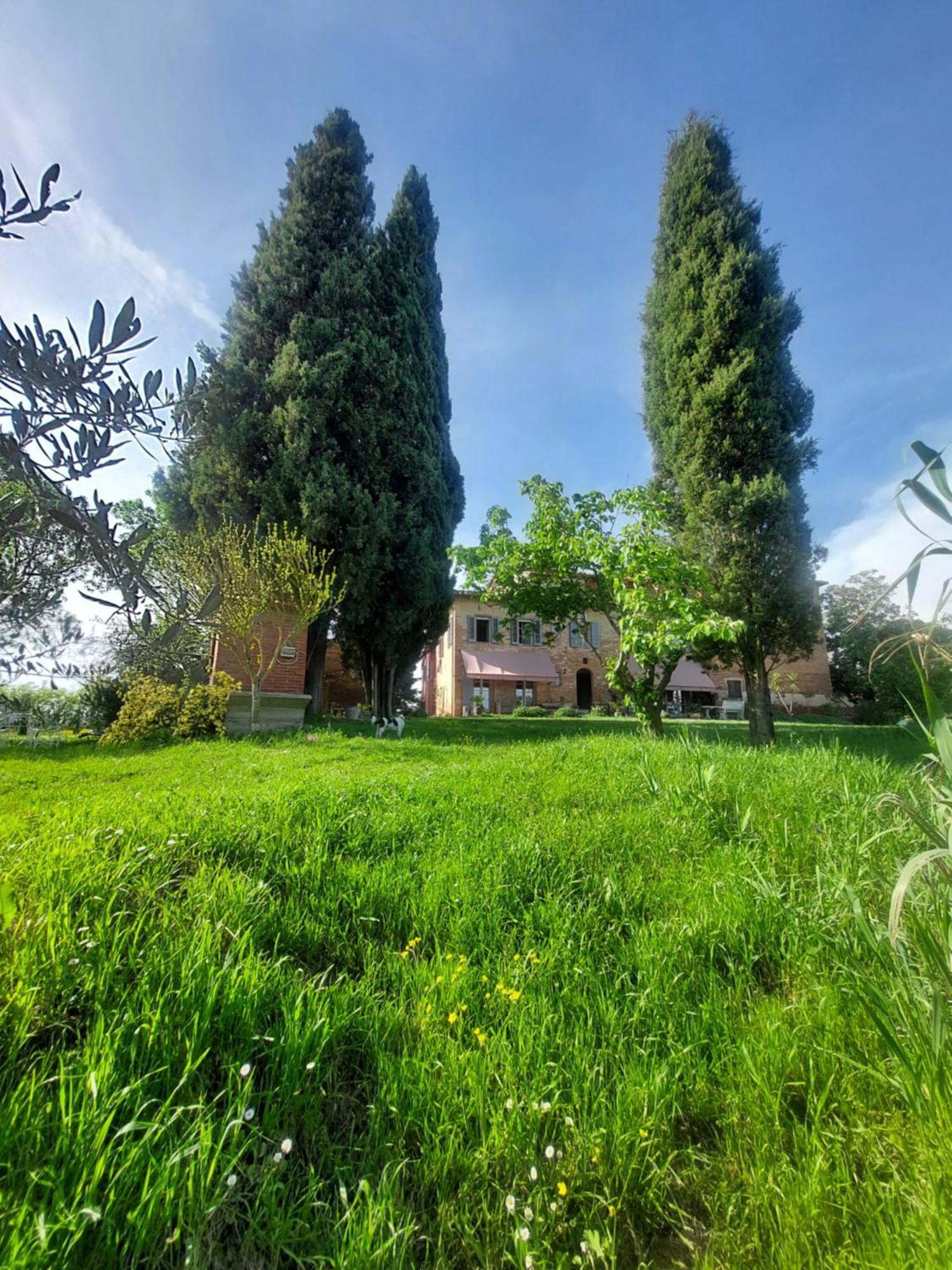 Casa Ezio Marchi - Due Appartamenti E Una Family Suite Bettolle Exterior foto
